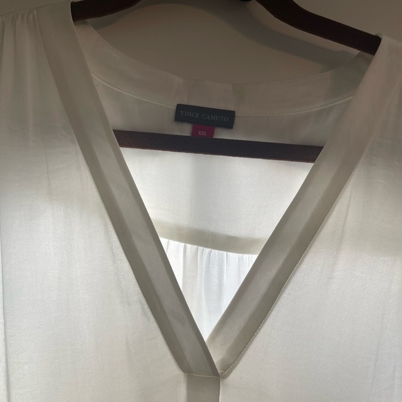 NWT Vince Camuto Blouse - Picture 2 of 5